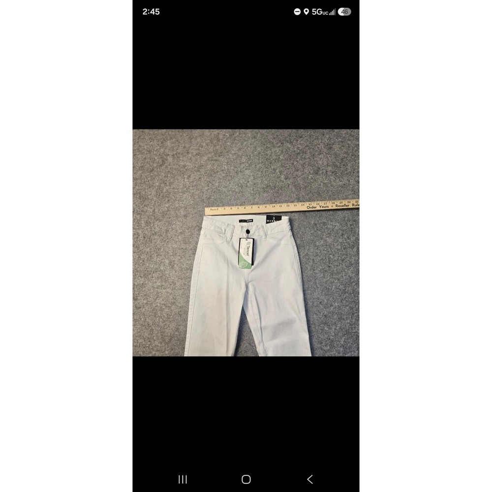 Fashion Nova White High Rise Skinny Jeans Distressed Knee Cutout Size 3 NWT - Picture 3 of 12